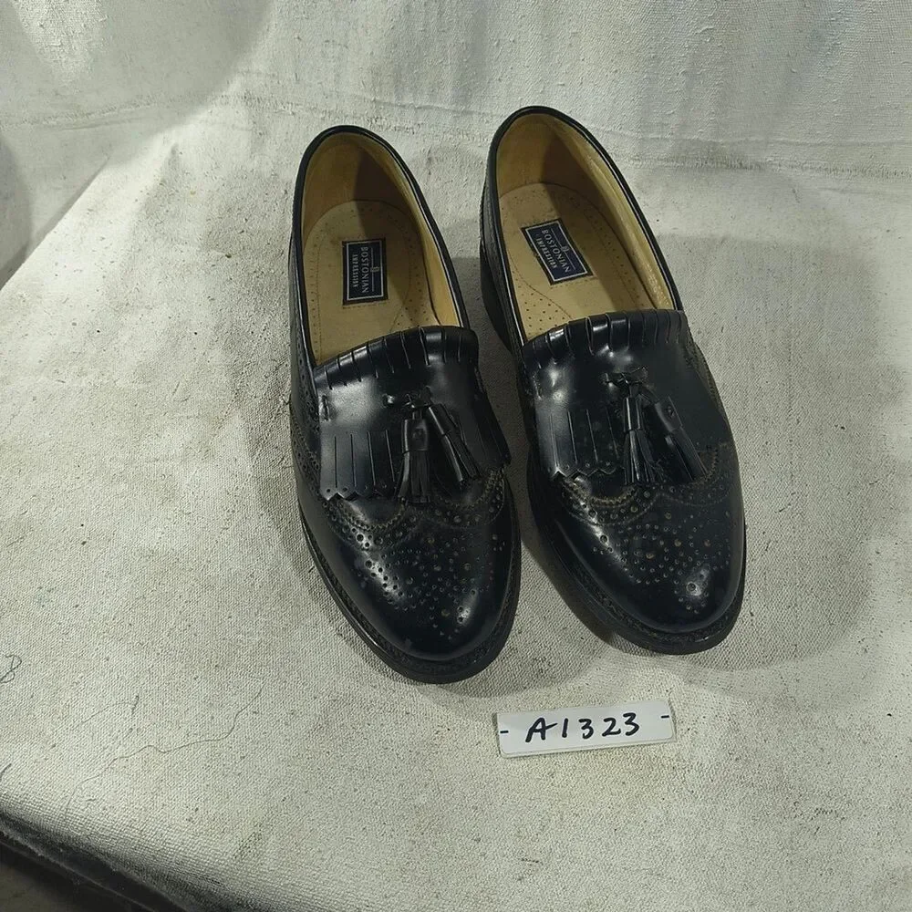 Bostonian Men's Size 9.5 Black Leather Classic Wing Tip Tassel Loafers
